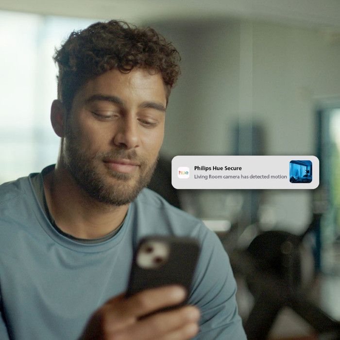 Philips Hue Secure 2K Desktop-Kamera Weiß produkt in gebrauch