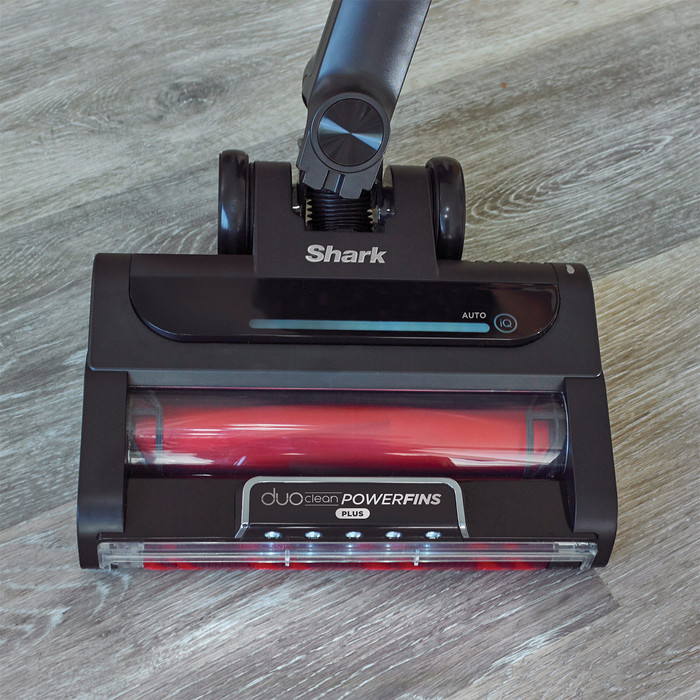 Shark Stratos IZ400EUT product in use
