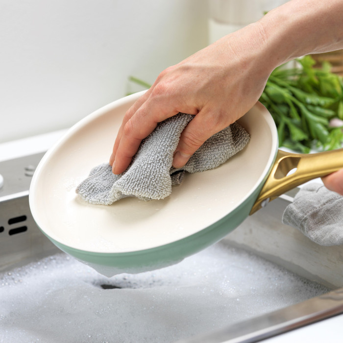 GreenPan Padova Reserve 20cm + 26cm Frying Pan Set Pastel Green product in use