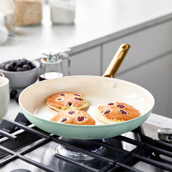 GreenPan Padova Reserve 20cm + 26cm Frying Pan Set Pastel Green product in use