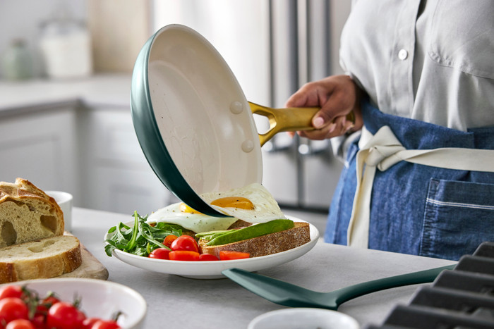 GreenPan Padova Reserve 20cm + 26cm Frying Pan Set Pine Green product in use