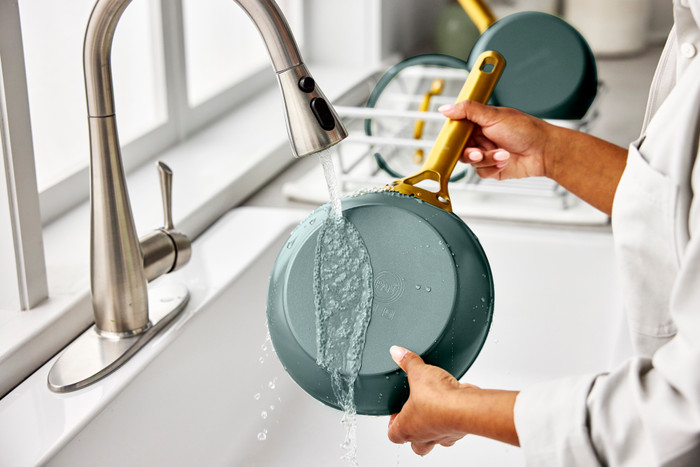 GreenPan Padova Reserve 20cm + 26cm Frying Pan Set Pine Green product in use