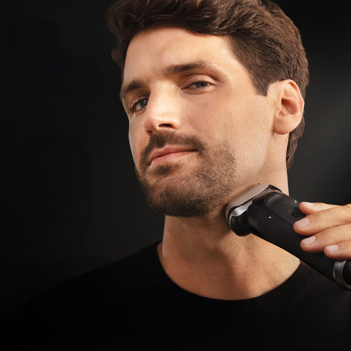 Braun Series 9 PRO+ 9675CC Graphit produkt in gebrauch