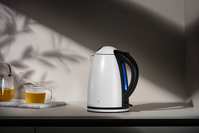 WMF Stelio Paper Gray 1.7L 041302002 product in use