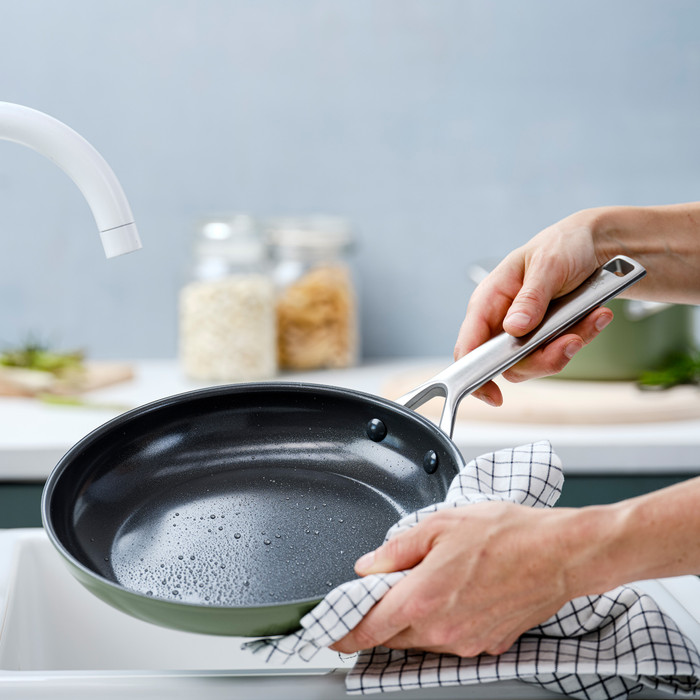 BK Sublime Schmorpfanne 28 cm Olive Green produkt in gebrauch