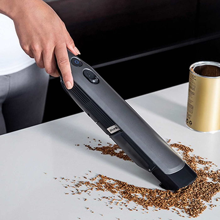 Shark WandVac 1.0 WV200EU product in use