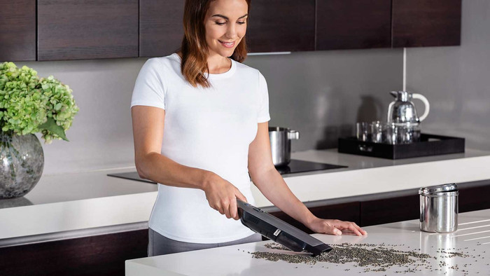 Shark WandVac 1.0 WV200EU product in use