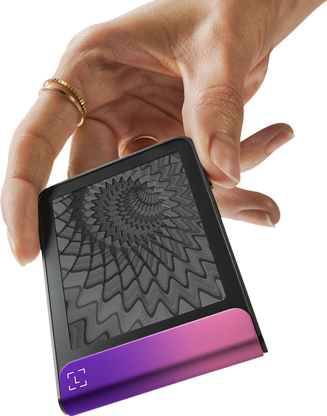 Ledger Flex inkl. Recovery Key Crimson Magenta produkt in gebrauch