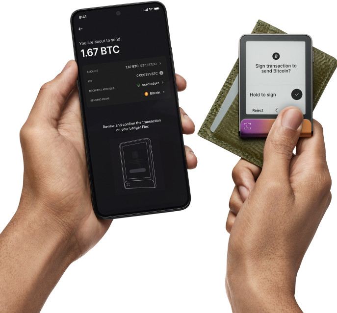Ledger Flex including Recovery Key Ferro Fuchsia product in use