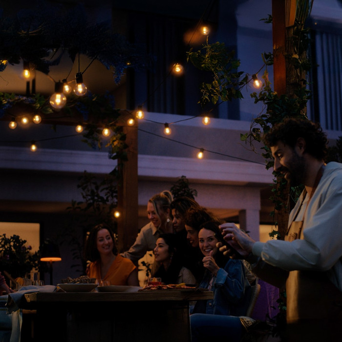 Philips Hue Festavia Outdoor Lichterkette Erweiterung 14 Meter produkt in gebrauch