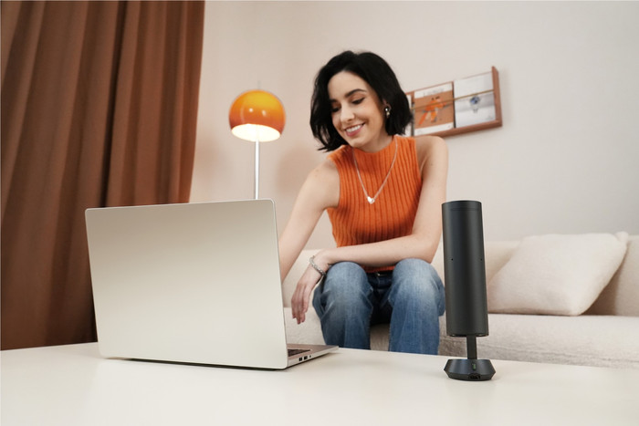 Insta360 Wave Arctic Black product in use