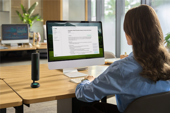 Insta360 Wave Arctic Black product in use