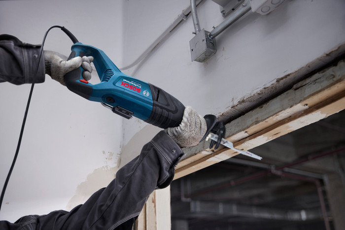 Bosch Professional GSA 12-30 product in use