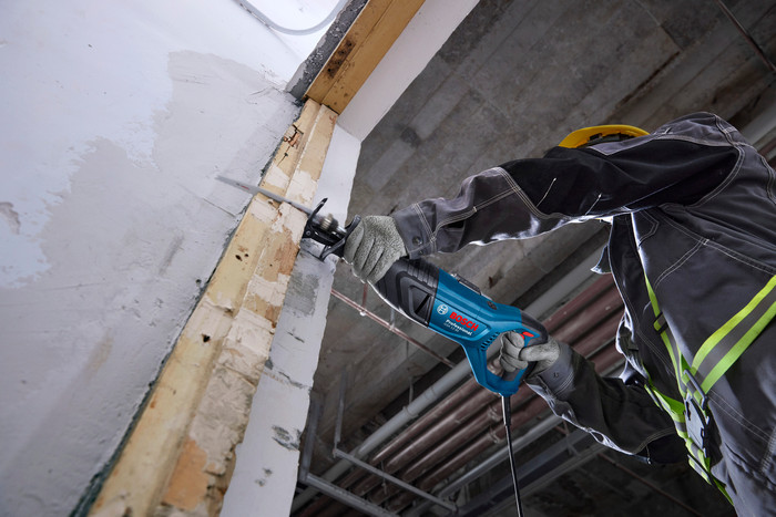 Bosch Professional GSA 12-30 product in use