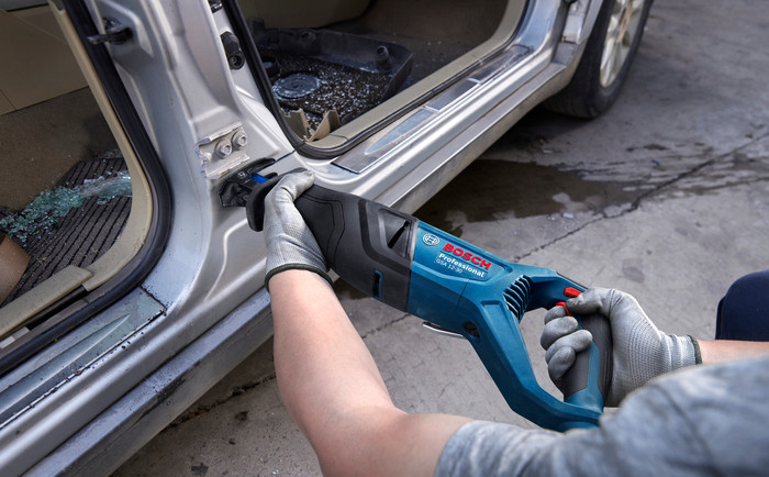 Bosch Professional GSA 12-30 product in use