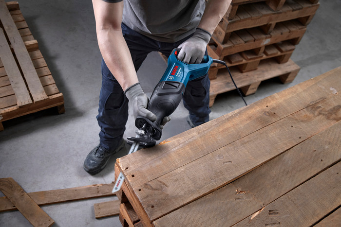 Bosch Professional GSA 12-30 product in use