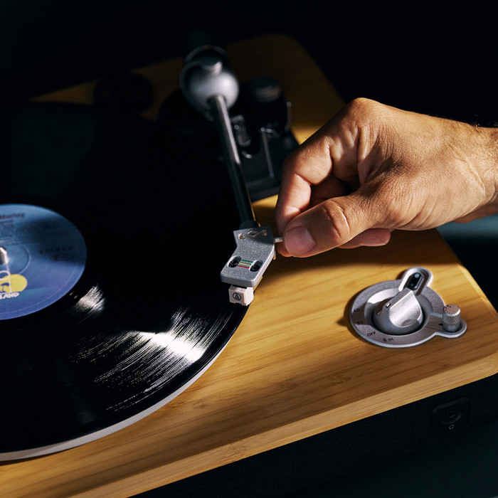 House of Marley Stir It Up 2 TT + Lautsprecher produkt in gebrauch