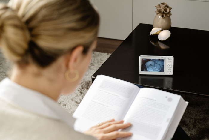 Alecto DVM2060 product in use