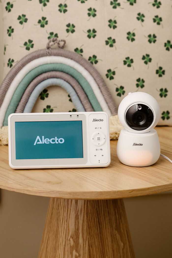 Alecto DVM2060 product in use