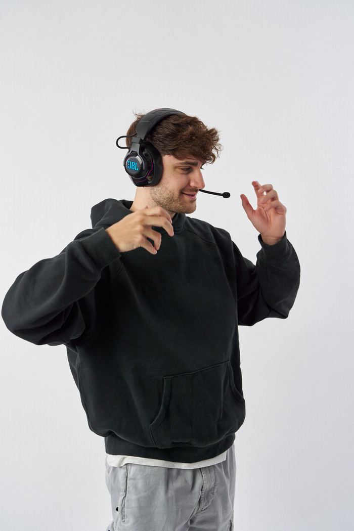 JBL Quantum 910 Wireless produkt in gebrauch