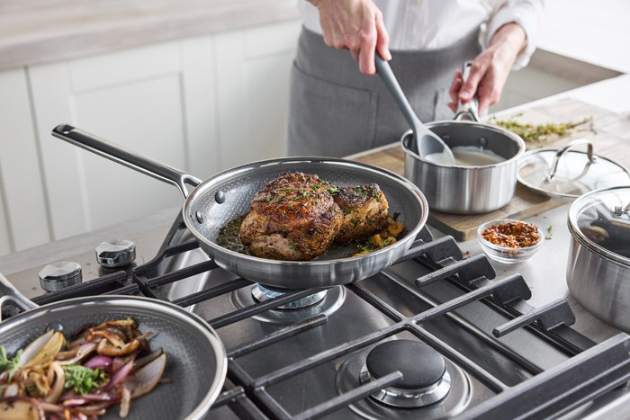 Greenpan Apex Open Bratpfanne 28 cm produkt in gebrauch