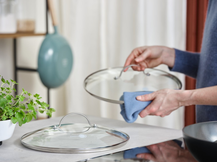 GreenPan Universal Glass Lid 28cm product in use