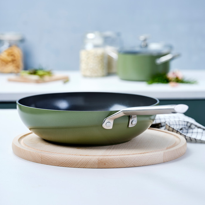 BK Sublime Wok 28 cm Olive Green produkt in gebrauch