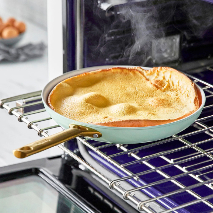 GreenPan Padova Topf- und Pfannenset 10-teilig Mint Green produkt in gebrauch