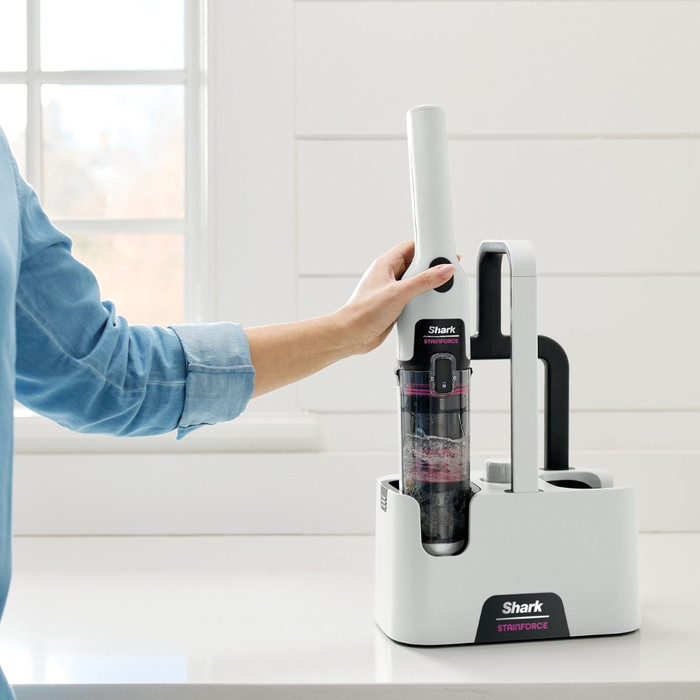 Shark StainForce HX100EUT product in use