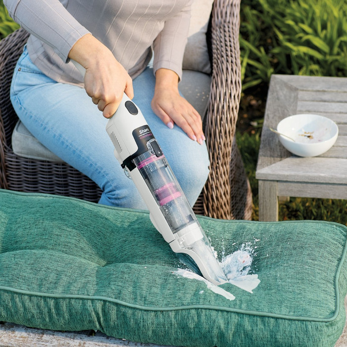 Shark StainForce HX100EUT product in use