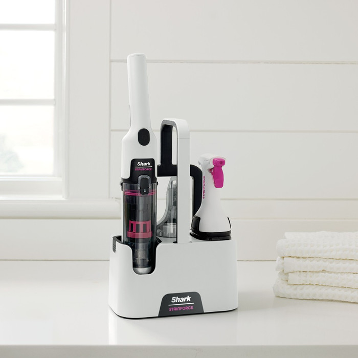 Shark StainForce HX100EUT product in use