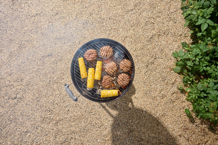 Weber Original Kettle 57cm Black product in use