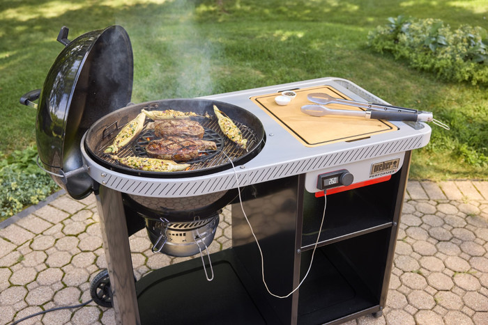 Weber Performer Premium Smart product in use