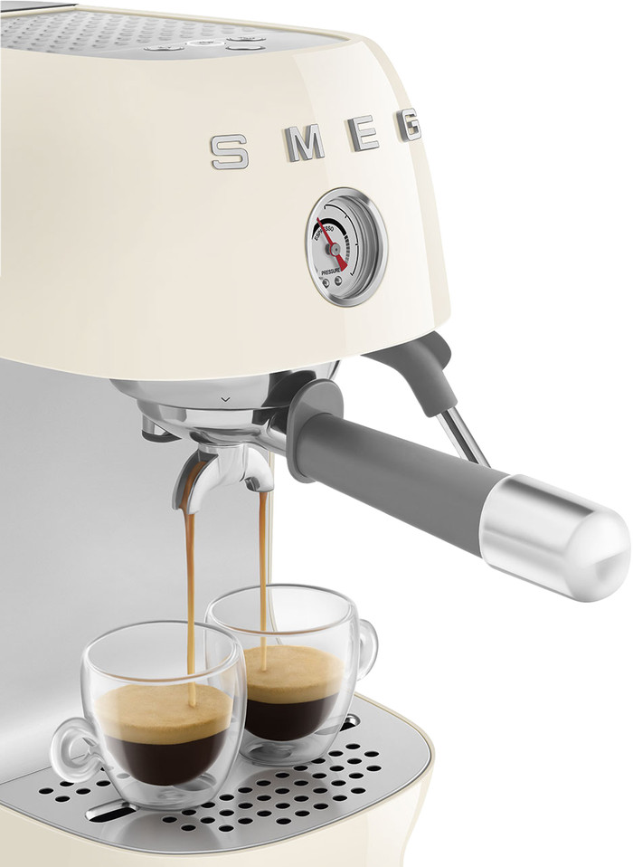 SMEG ECF03CREU Creme produkt in gebrauch