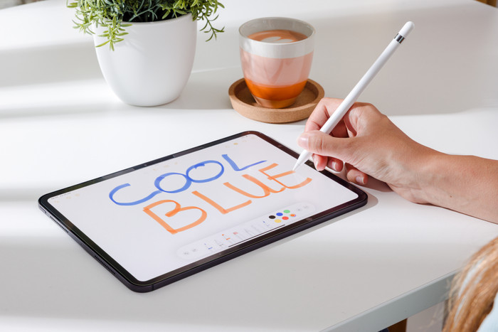 BlueBuilt Apple iPad Pro (2025/2024) 11 inches Paperfeel Screen Protector product in use