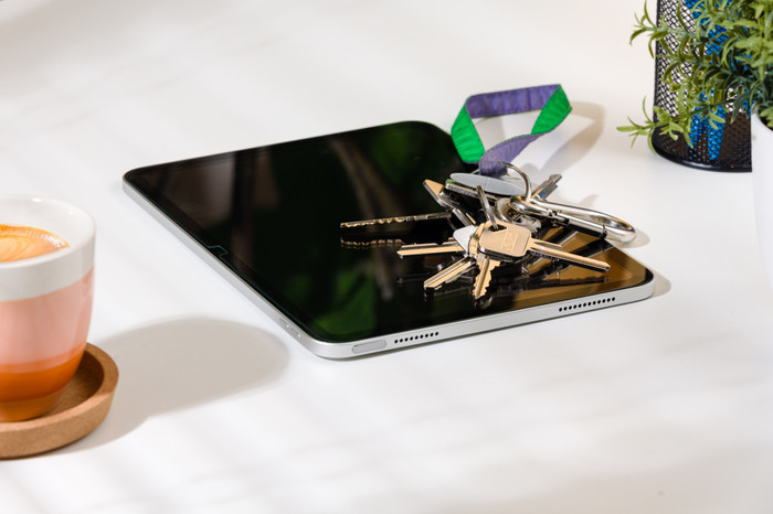 BlueBuilt Apple iPad (2025/2022) Screen Protector product in use