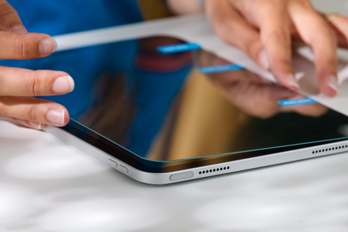 BlueBuilt Apple iPad Pro 11 inches (2025/2024) Screen Protector Glass product in use