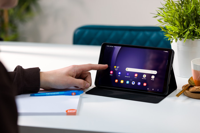 Samsung Galaxy Tab A9 8.7 inches 64GB WiFi Silver + Protection Pack product in use