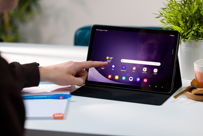 Samsung Galaxy Tab A9 Plus 11 inches 128GB WiFi Gray + Protection Pack product in use