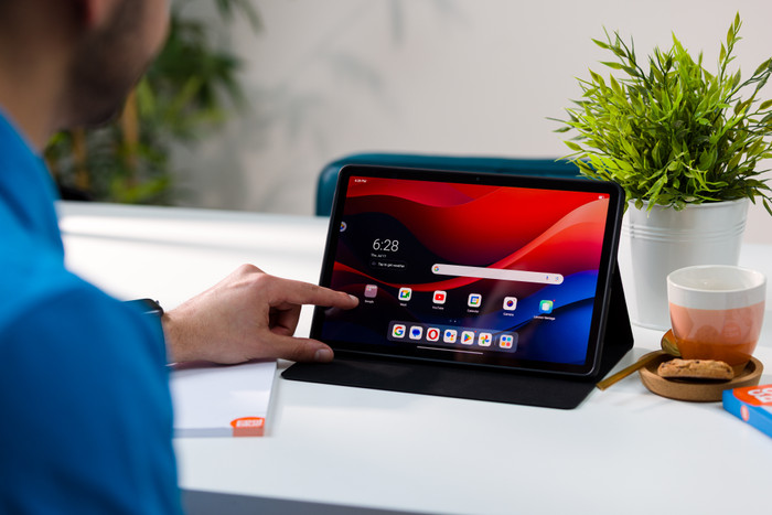 BlueBuilt Lenovo M11 Book Case Schwarz produkt in gebrauch