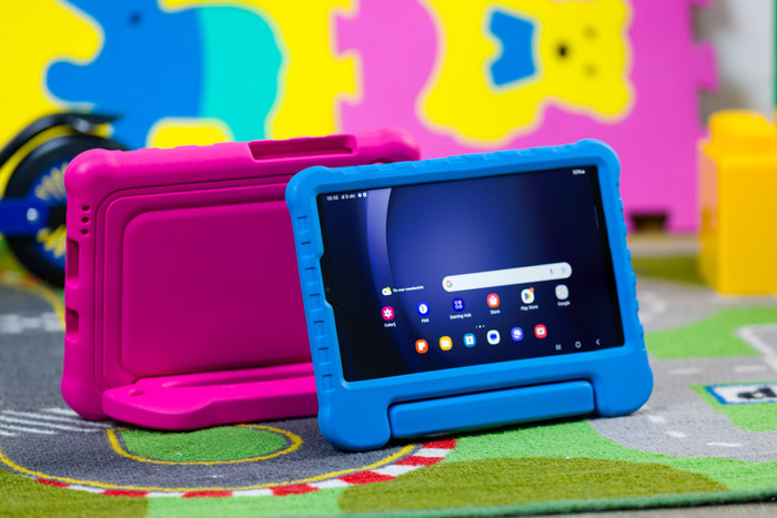 BlueBuilt Samsung Galaxy Tab A9 Kids Cover Rosé produkt in gebrauch