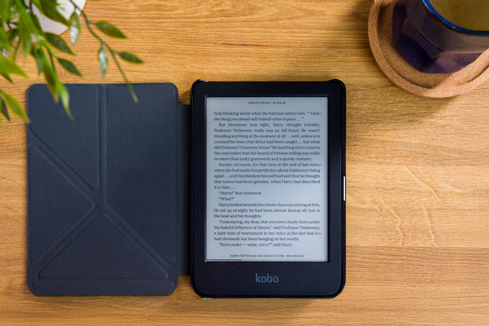 BlueBuilt Kobo Clara BW / Colour Book Case Schwarz produkt in gebrauch