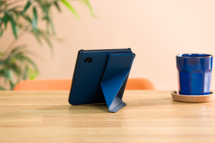 BlueBuilt Kobo Clara BW / Colour Book Case Blau produkt in gebrauch