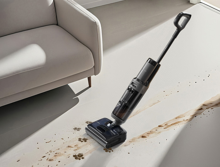 Tineco i6 Stretch Plus product in use