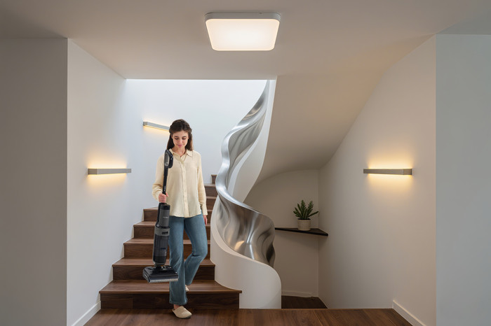 Tineco i6 Stretch Plus product in use