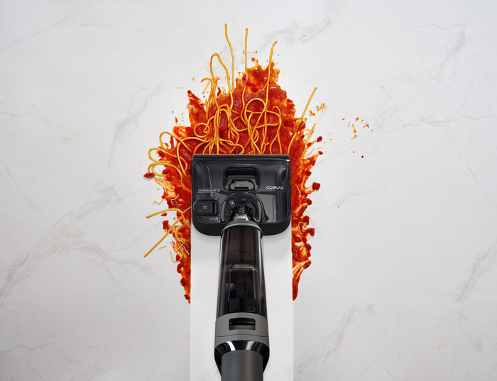 Tineco i6 Stretch Plus product in use