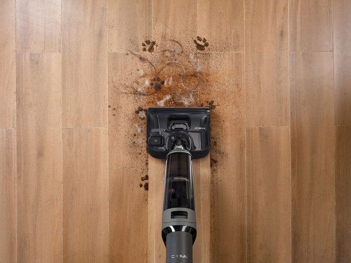 Tineco i6 Stretch Plus product in use