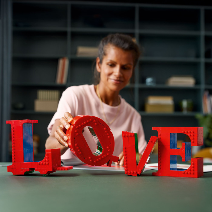 LEGO Art LOVE 31214 product in use