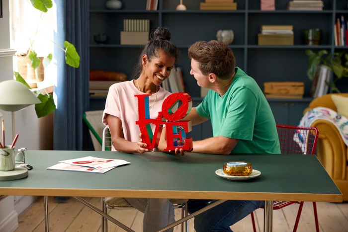 LEGO Art LOVE 31214 product in use