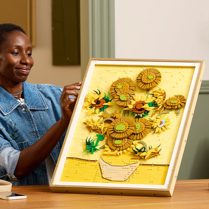 LEGO Art Vincent van Gogh Sunflowers 31215 product in use